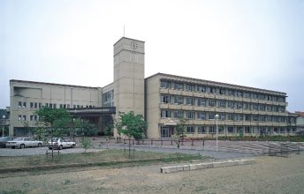 寄居中学校